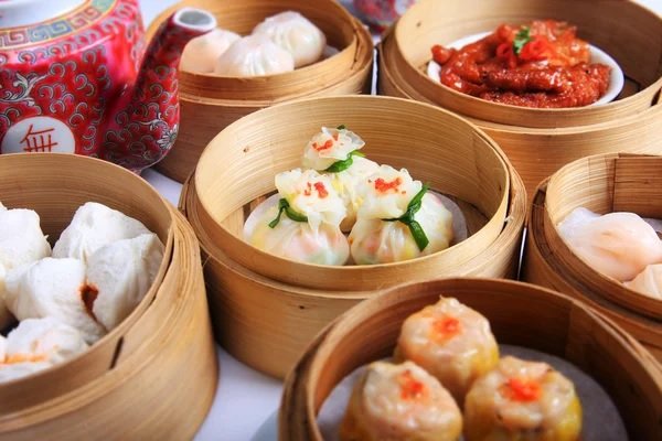 Savour True Cantonese Flavors at a Premier Dining Establishment